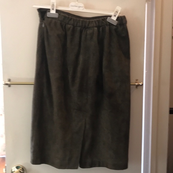 Suede skirt - Picture 2 of 2